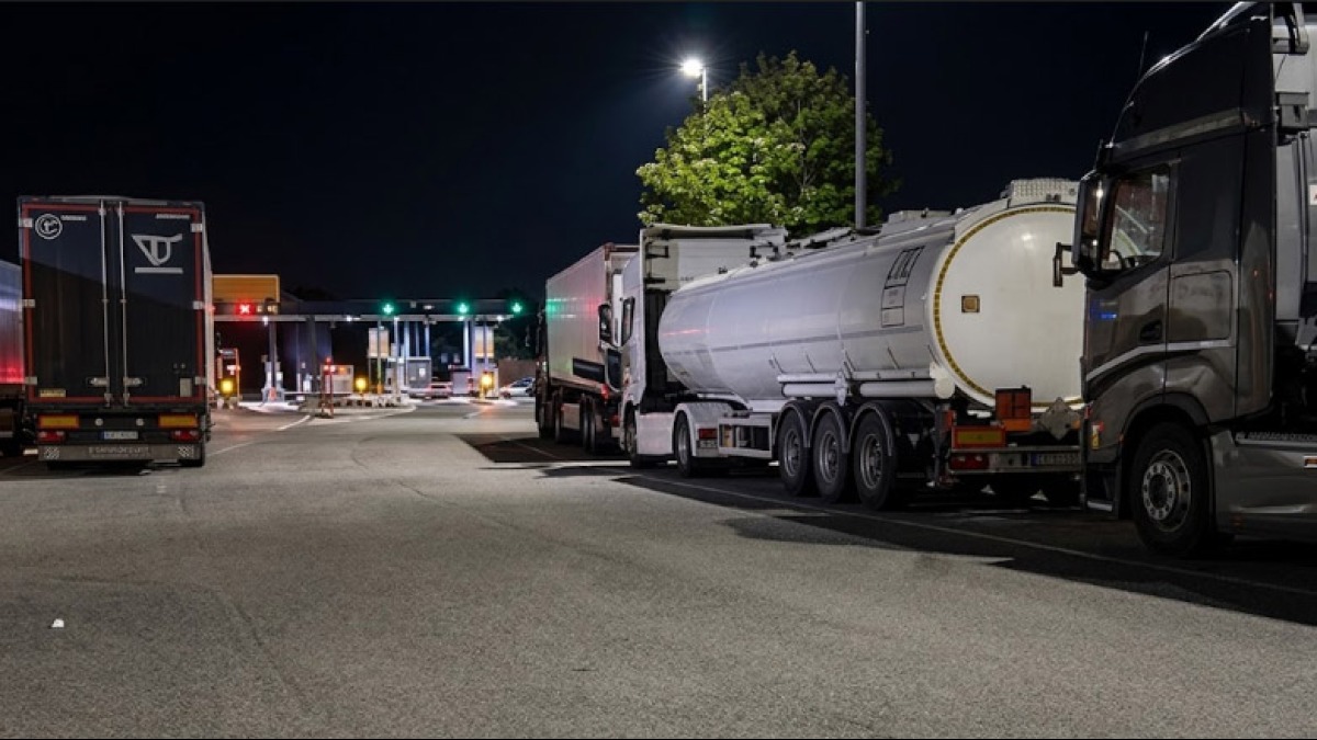 Camionisti bloccano l'A30 a Nola e lo svincolo sull'A1 - 