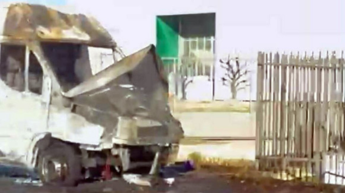 Furgone divorato dalle fiamme - 