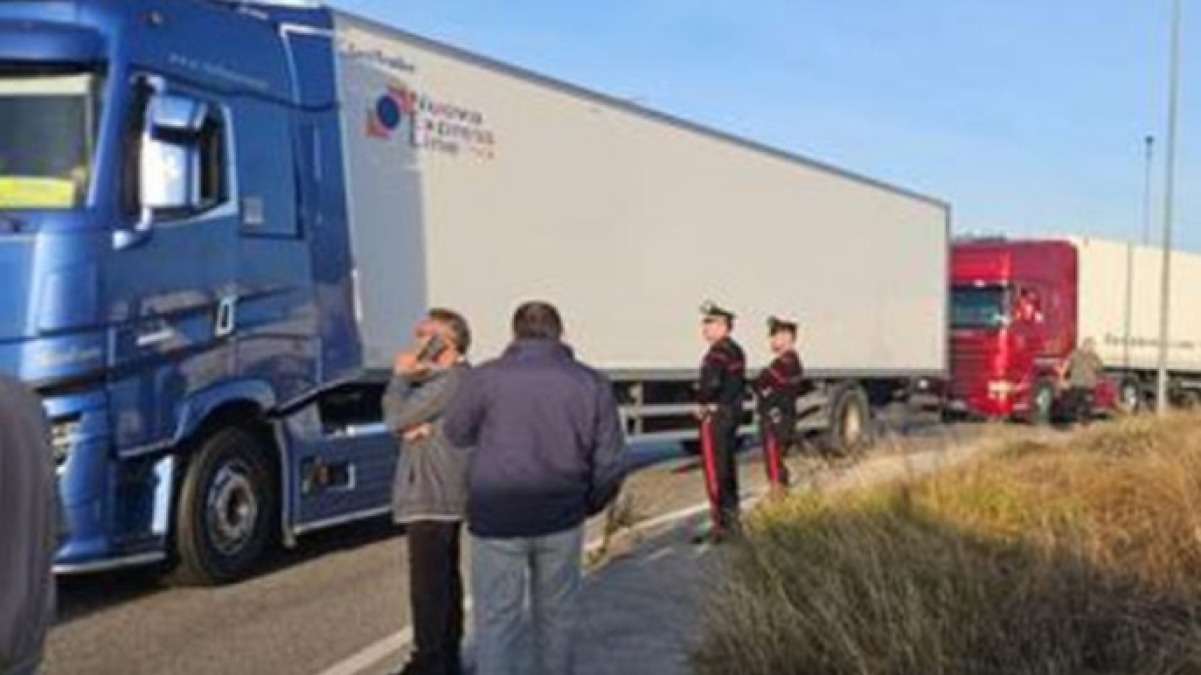 Corteo lento dei tir sull'Asse Mediano - 