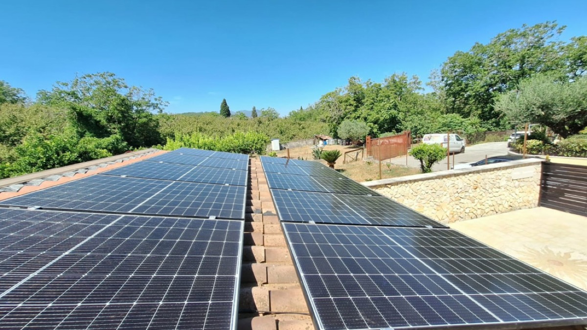 Energia solare e mobilità elettrica: VIEFFE SRL guida la transizione energetica - 