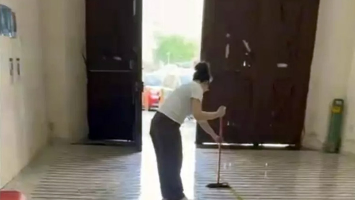 Gli studenti ripuliscono il liceo dopo l'occupazione - 