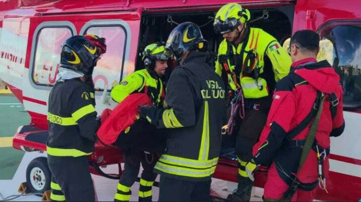 Due ragazze di 20 anni cadono in un dirupo, soccorsi in Campania - 