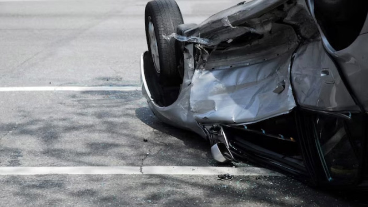 Auto si ribalta con a bordo la mamma ed il figlio di 6 anni - 