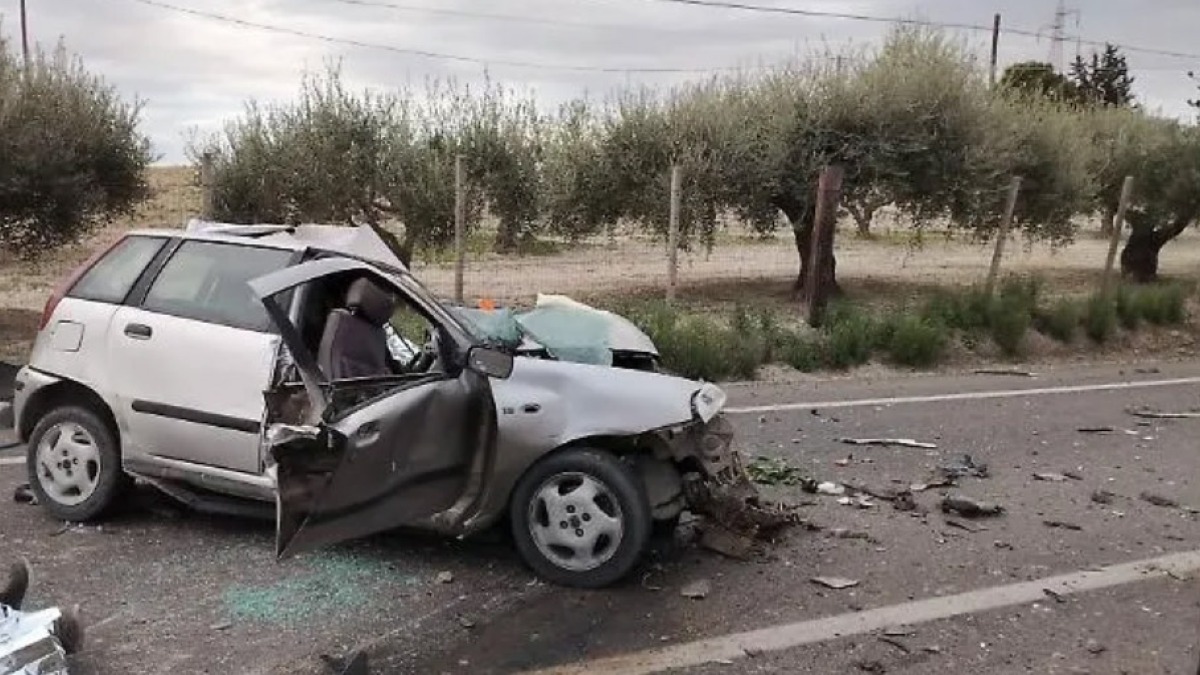 Andavano a lavorare, 4 morti in uno schianto con un tir - 