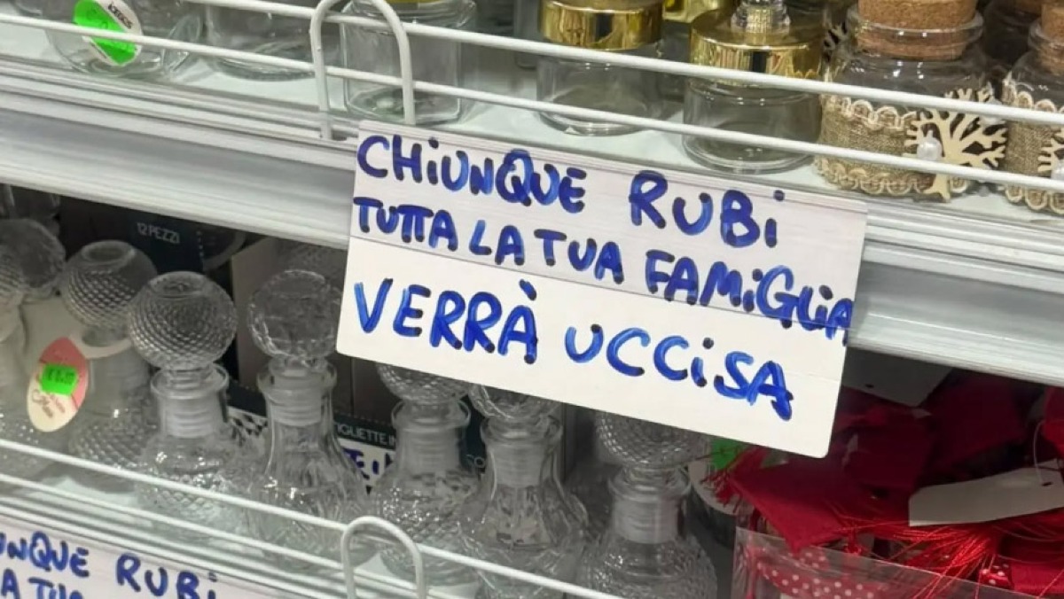 «Chiunque rubi, tutta la tua famiglia verrà uccisa», a Pomigliano il terribile cartello - 