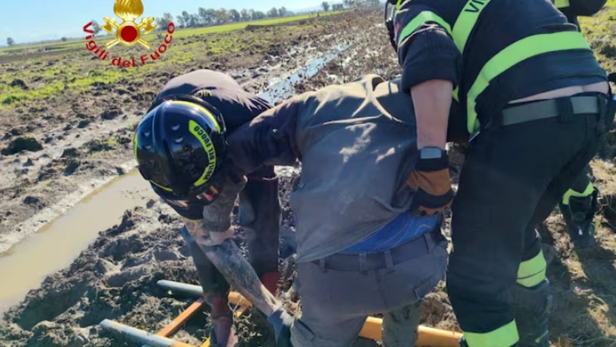 Cacciatore resta intrappolato nel fango - 