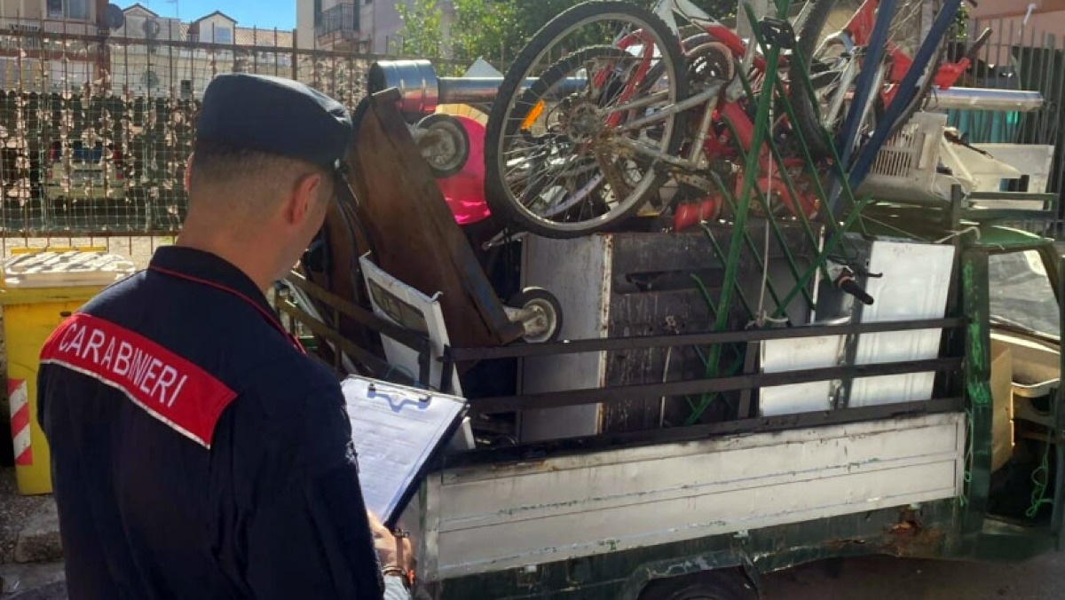 Apecar contraffatta trasporta rifiuti nella Terra dei Fuochi - 