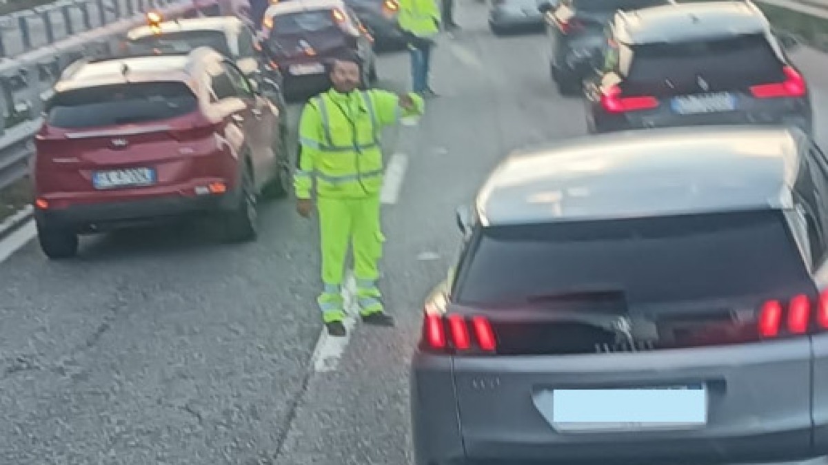 Tamponamento a catena sull'A16 nell'area nolana: 5 auto coinvolte - 