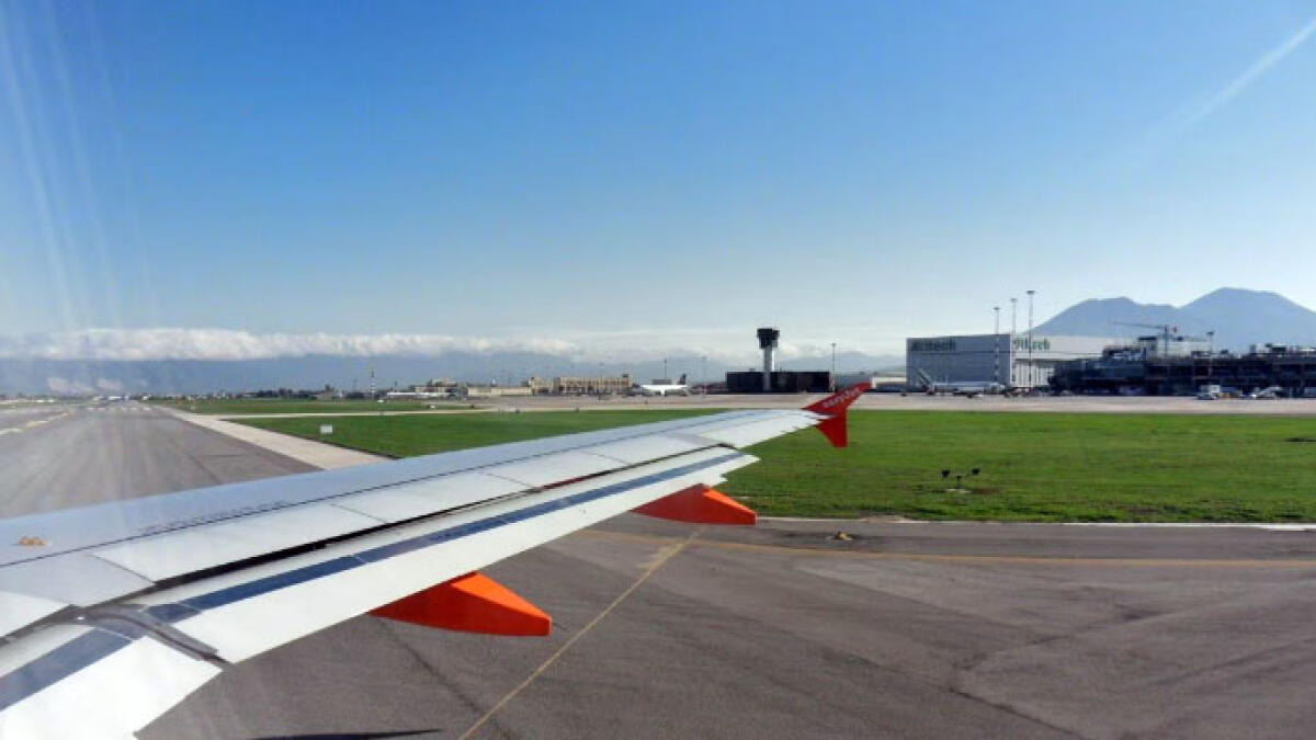 Passeggero strangola con un cavo l'assistente all'aeroporto di Capodichino - 