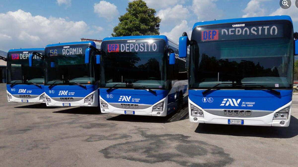 Manca il carburante, da oggi si fermano i bus Eav - 